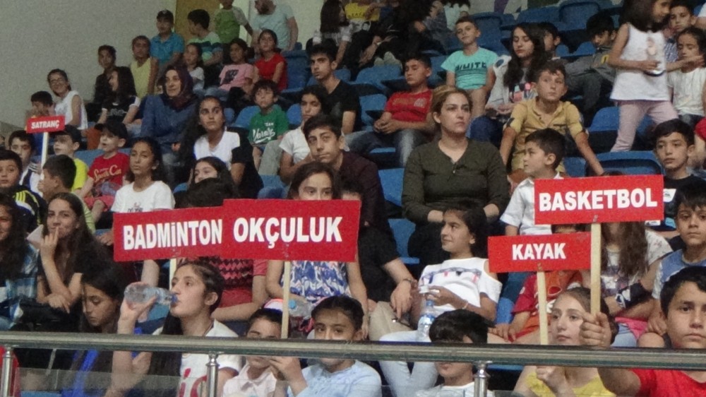Hakkari’de “Yaz spor okulları” başladı 