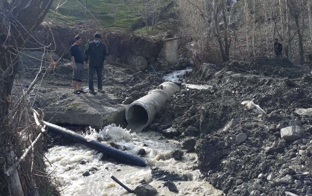 Hakkari’de yol onarım çalışması 