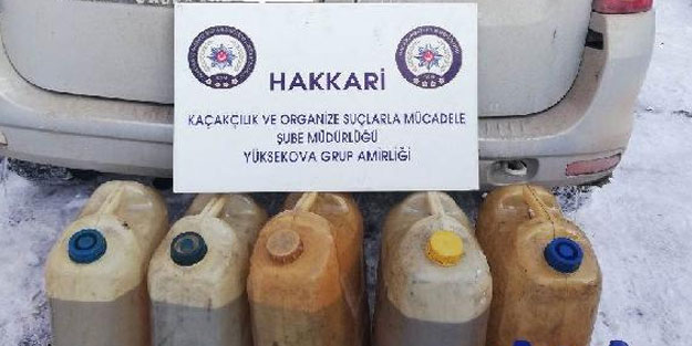 Hakkari'de yol uygulamasında yüzlerce kaçak malzeme ele geçirildi