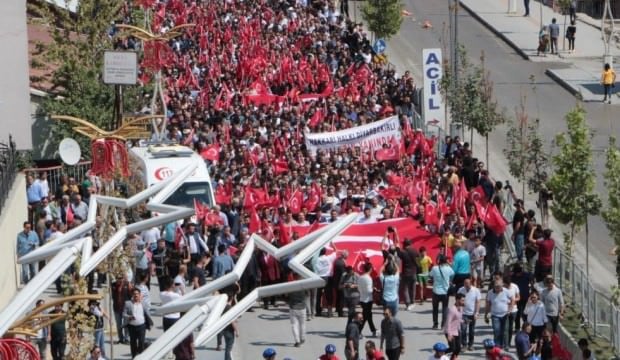 Hakkari'de yürüyen binlerce kişiden ortak ses!