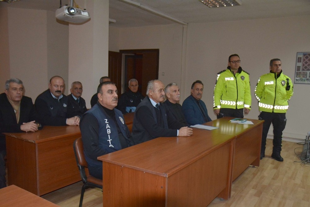 Hakkari’de zabıta ekiplerine trafik eğitimi 