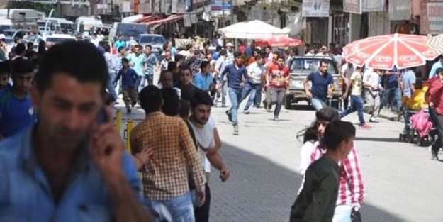 Hakkari'de silahlar konuştu: 10 yaralı!