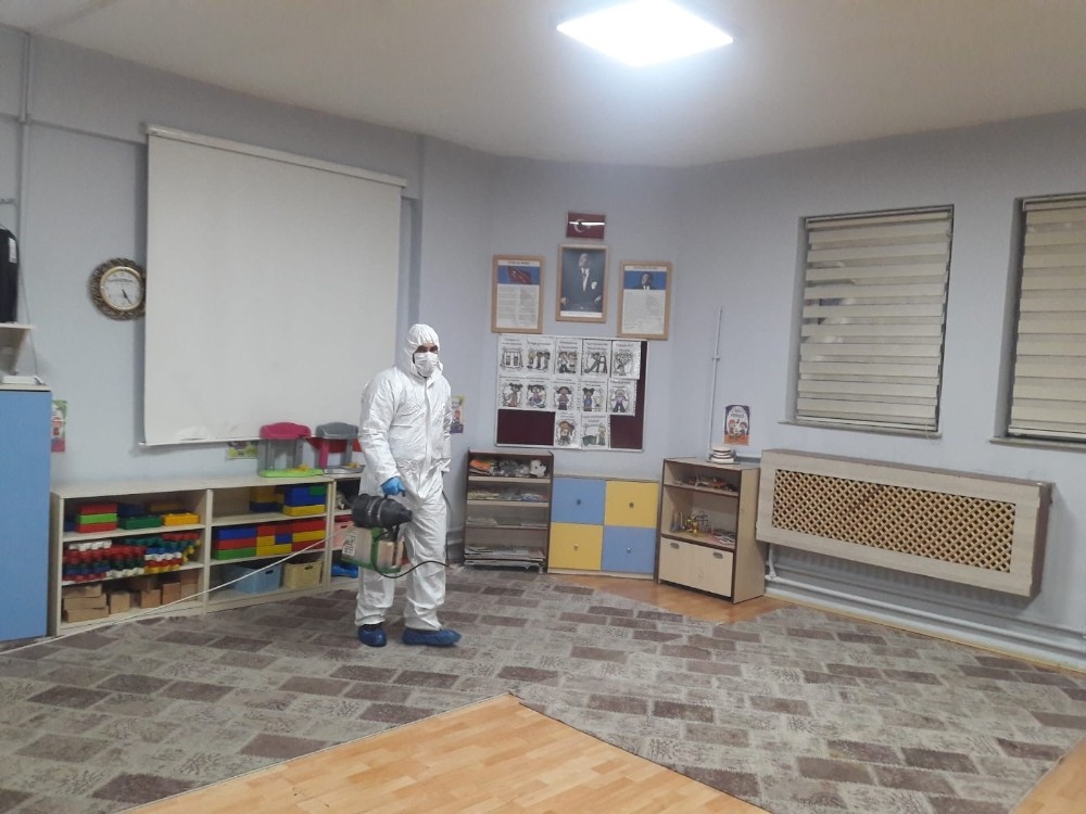 Hakkari’deki anaokulunda dezenfekte yapıldı 