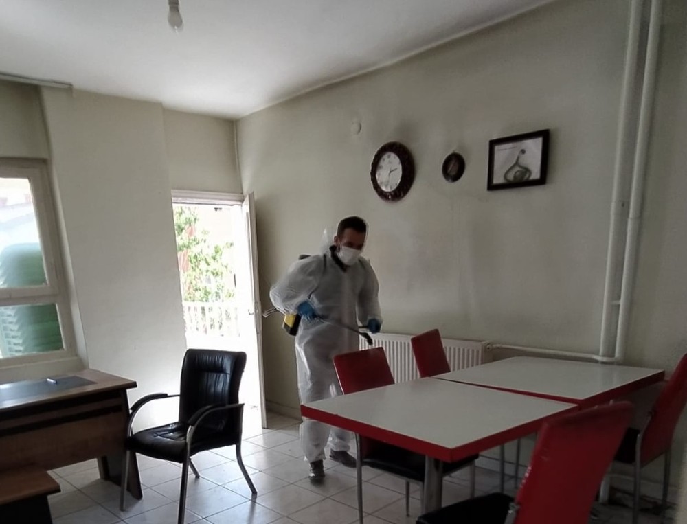 Hakkari’deki iş yerleri dezenfekte edildi 