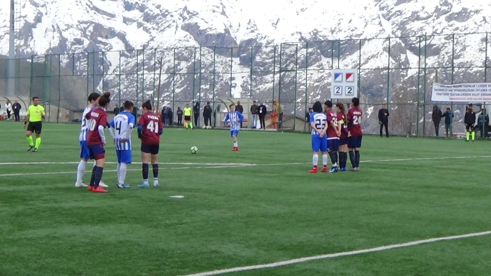 Hakkarigücü Spor rakibi ile 2-2 berabere kaldı 