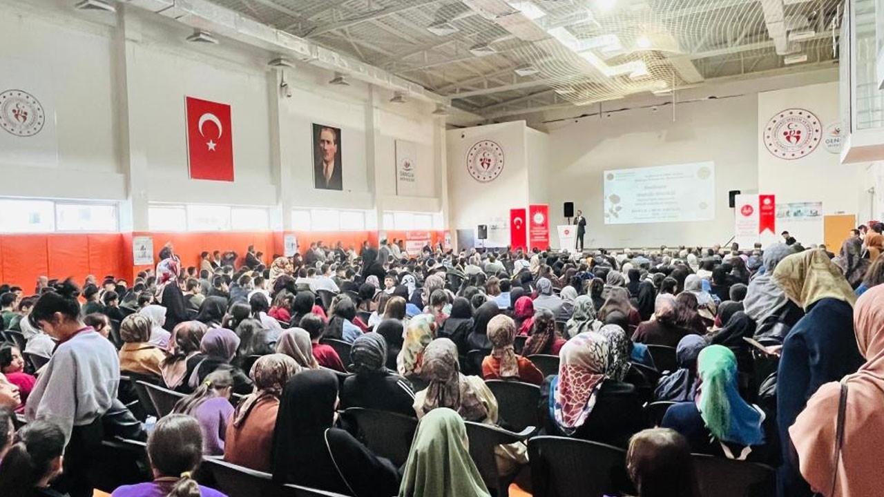 Hakkarili Müslümanlar Hz. Muhammed aleyhisselam için toplandı