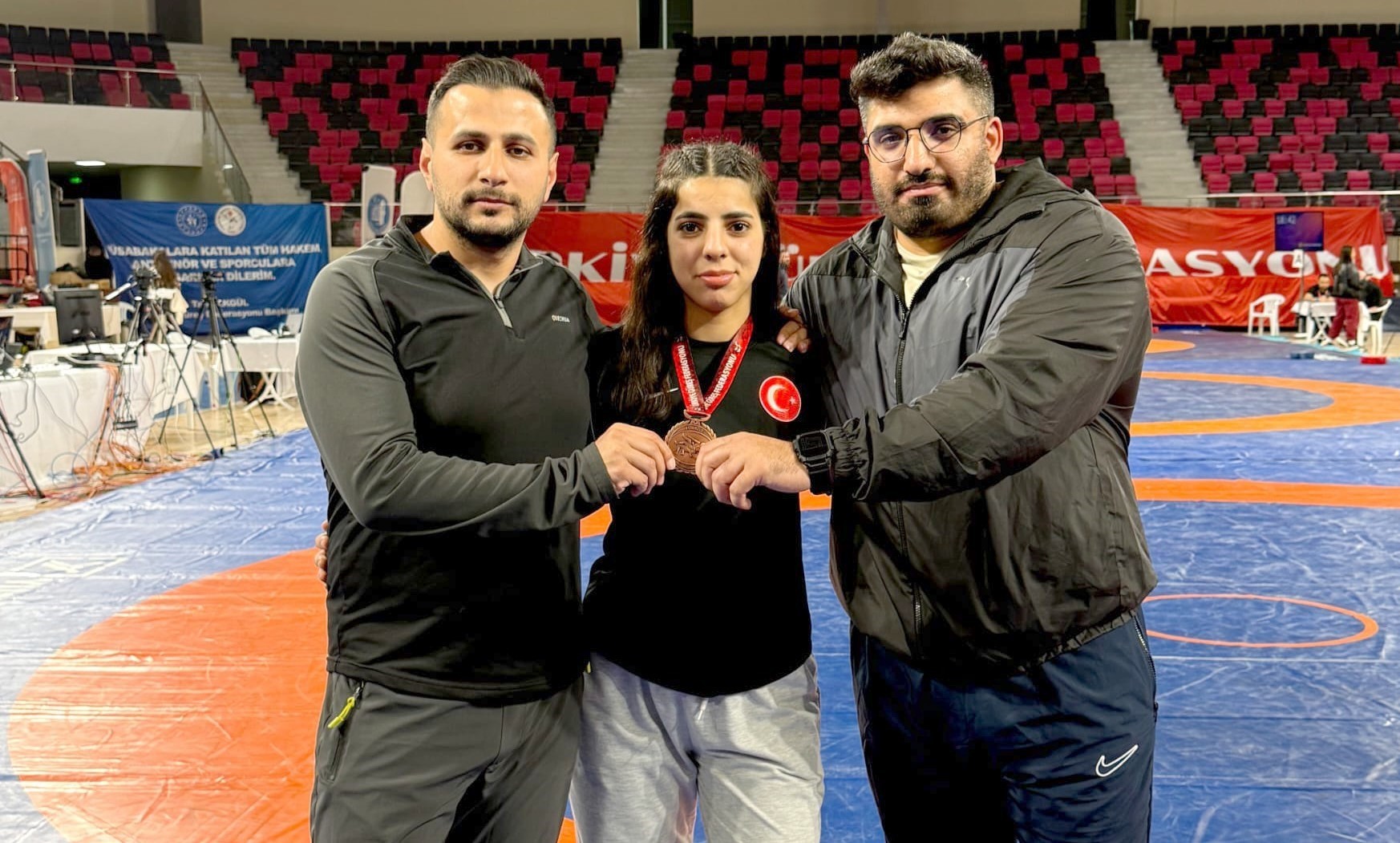 Hakkarili sporcu Şeyda Salim, Türkiye üçüncüsü oldu! Çorum’daki şampiyonada bronz madalya kazandı