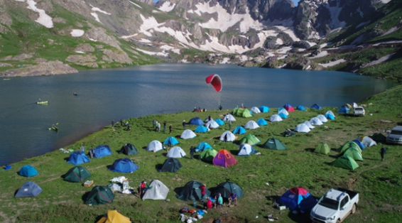 Hakkâri’nin 20 bin yıllık buzullarına ziyaretçi akını
