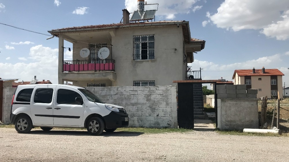 Halasını tüfekle başından vurdu 