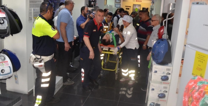 Halatı boşalan asansör boşluğa düştü: 2 kişi yaralandı