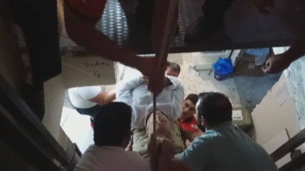 Halatı kopan asansördeki bir kişi yaralandı