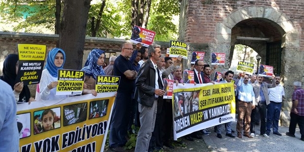Halep katliamı protesto edildi