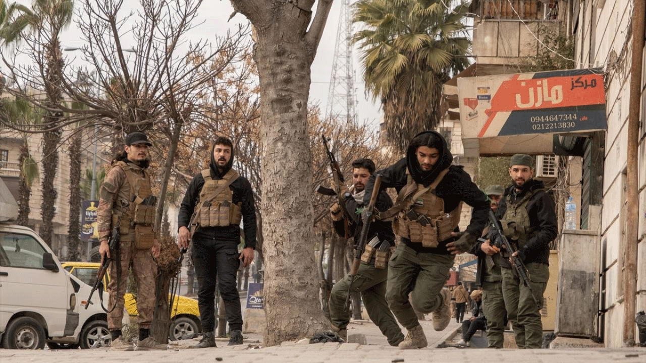 Halep’te terörün kökü kazınıyor! Köşeye sıkışan PKK/YPG’li hainler şehri terk ediyor!