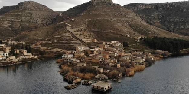 Halfeti’de 2 bin yıllık tarihi olan batık mahalle için yeni yol kararı