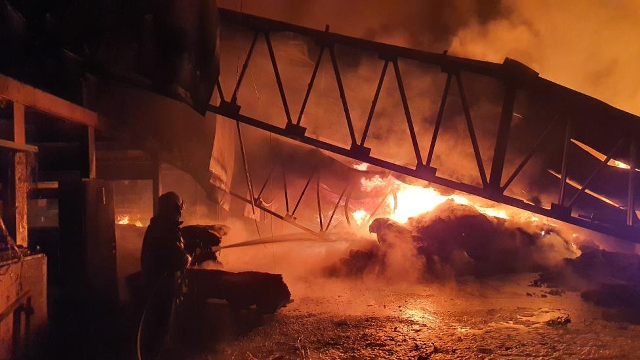 Halı fabrikası alev alev yandı! O anlar kamerada