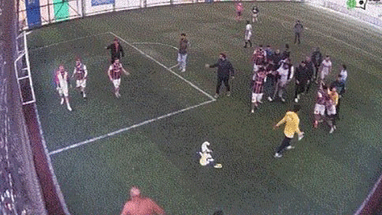 Halı saha maçını bile beceremediler! Esenyurt’ta ortalık karıştı