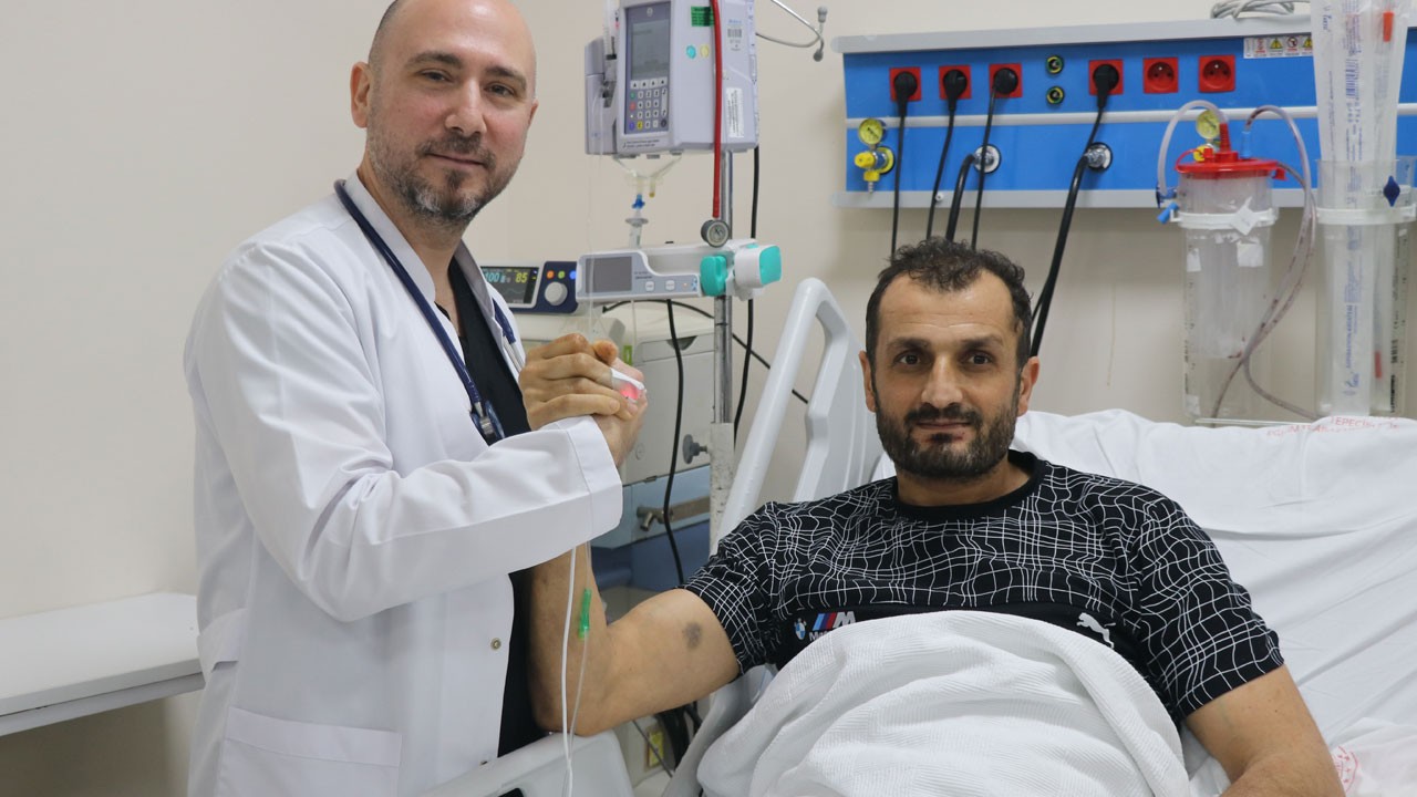 Halı sahada kalbi durdu, 12 gün sonra uyandı