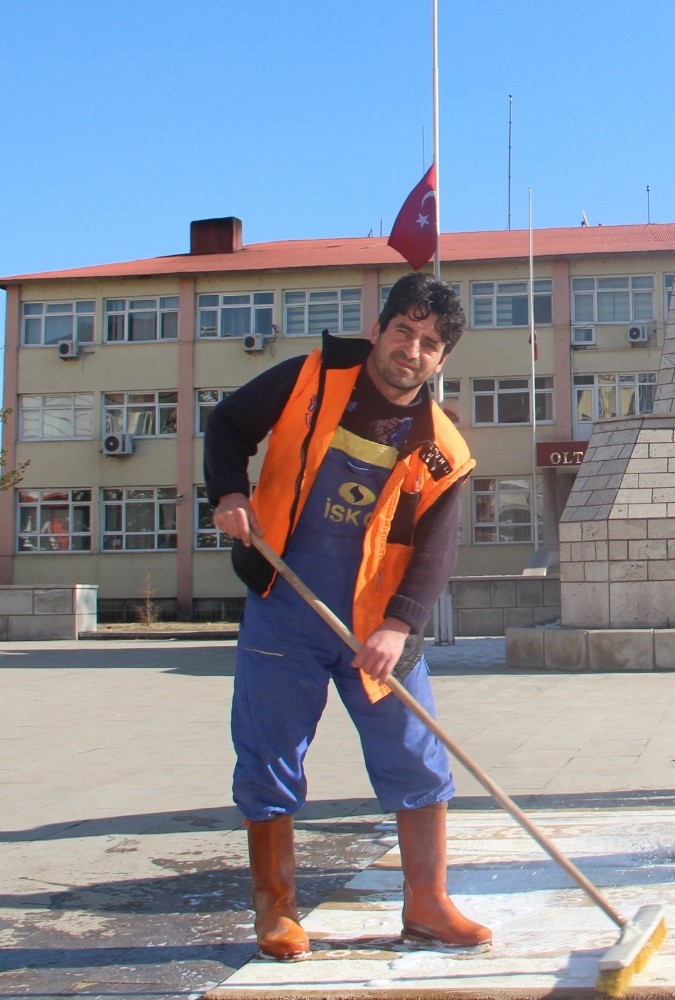 Halı yıkamacısı iş yerinde ölü bulundu 