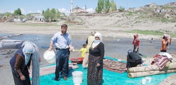 Halı yıkamak için meteorolojiyi aradılar