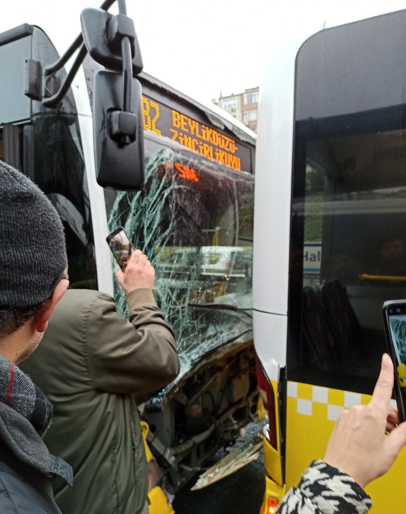 Haliç köprüsünde metrobüs kazası 