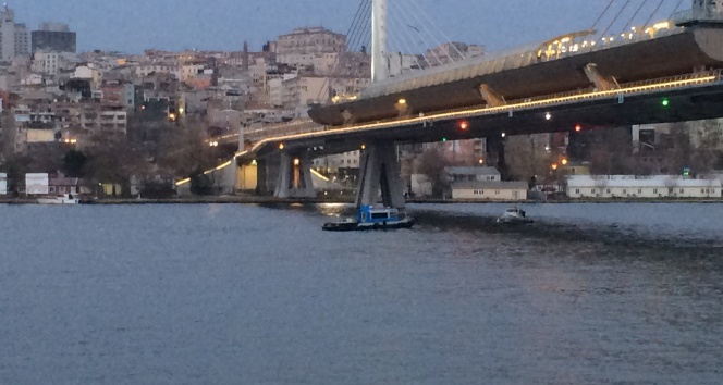 Haliç metro köprüsünde intihar
