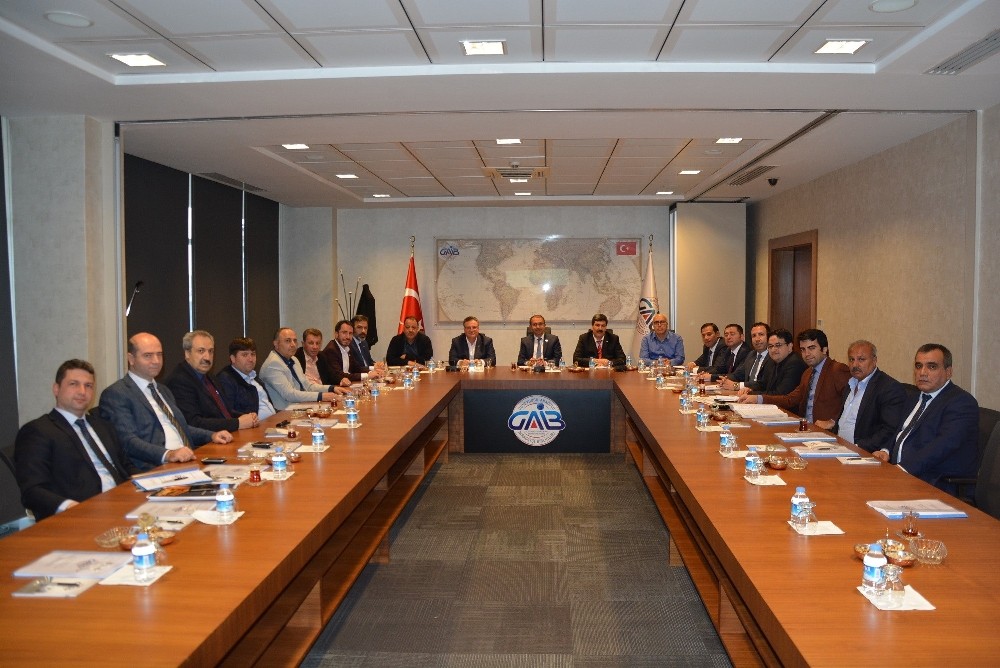 Halıcılar yeni pazarları mercek altına alıyor 