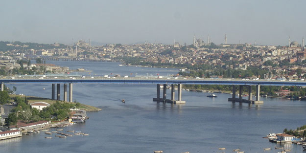 Haliç'teki orta köprü asfalt çalışması için kapatıldı