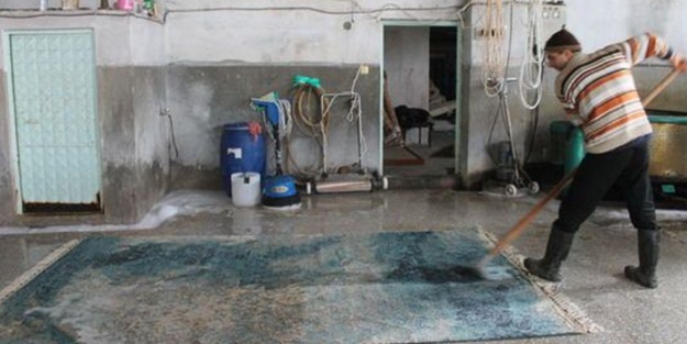 Halıları eskiterek yurt dışına gönderiyor!