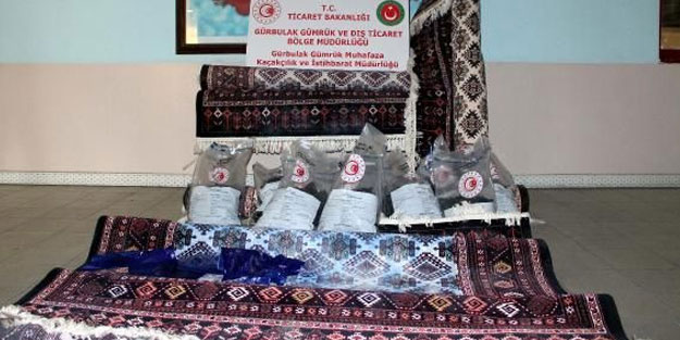 Halıların içinden afyon sakızı çıktı