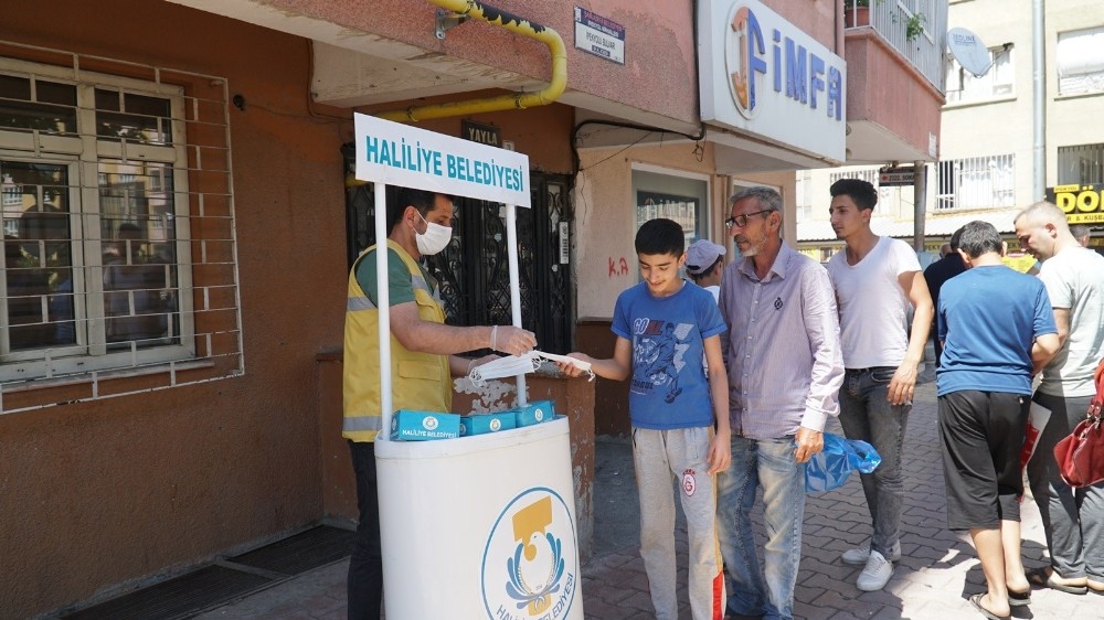 Haliliye 585 bin maskeyi halka ulaştırdı 