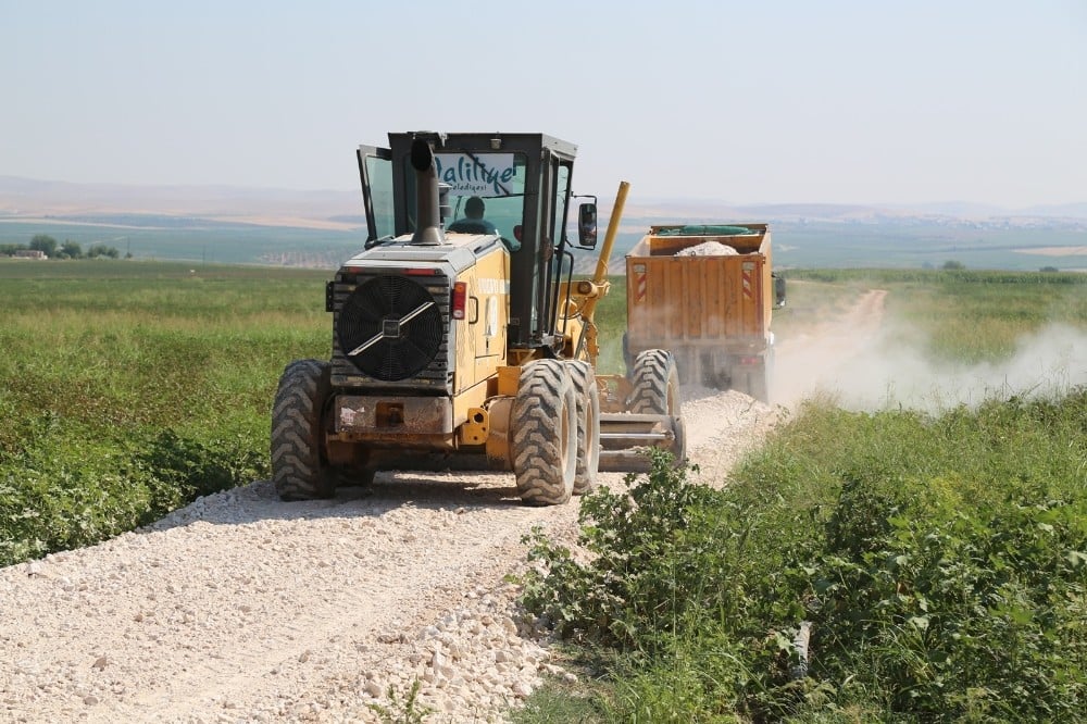 Haliliye kırsalında yol yapım çalışmaları sürüyor 