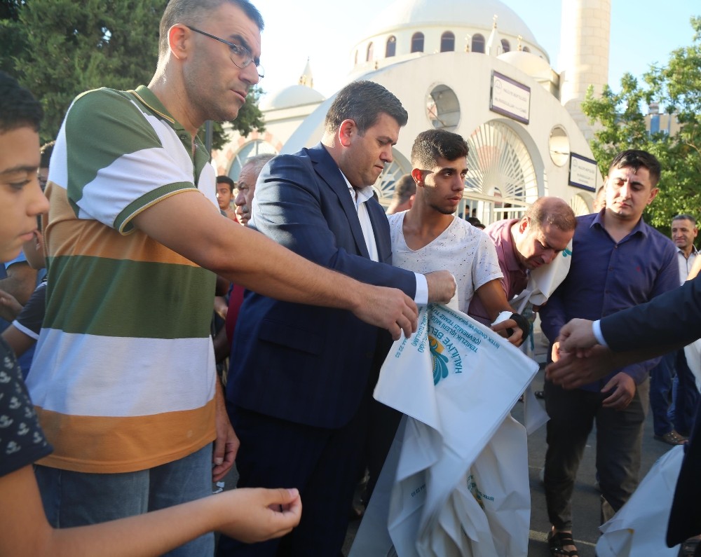 Haliliye’de 50 bin adet kurban atık poşeti dağıtıldı 