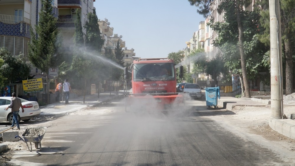 Haliliye’de cadde ve sokaklar köpüklü suyla yıkandı 