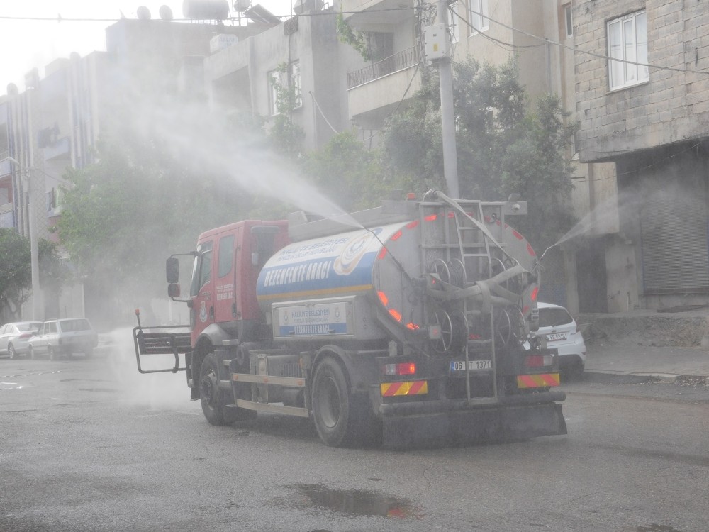 Haliliye’de cadde ve sokaklar yıkandı 