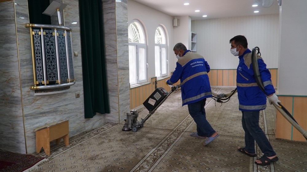 Haliliye’de camiler ibadete hazır 