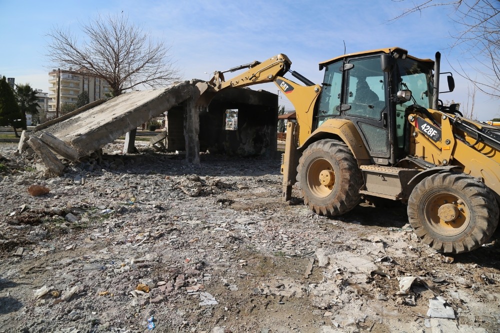 Haliliye’de metruk yapının yıkımı gerçekleşti 