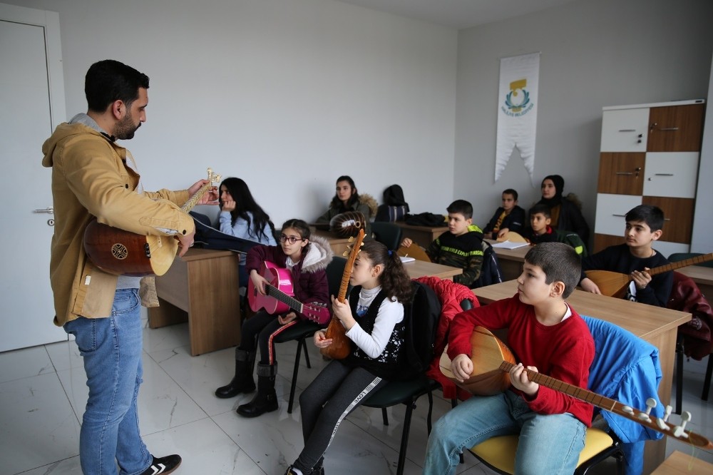 Haliliye’de müzik ve dil kursu 
