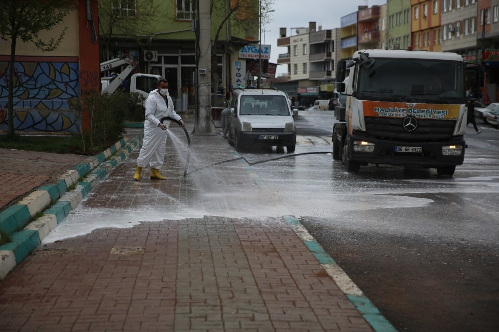 Haliliye’de temizlik personellerine vefa ikramiyesi 