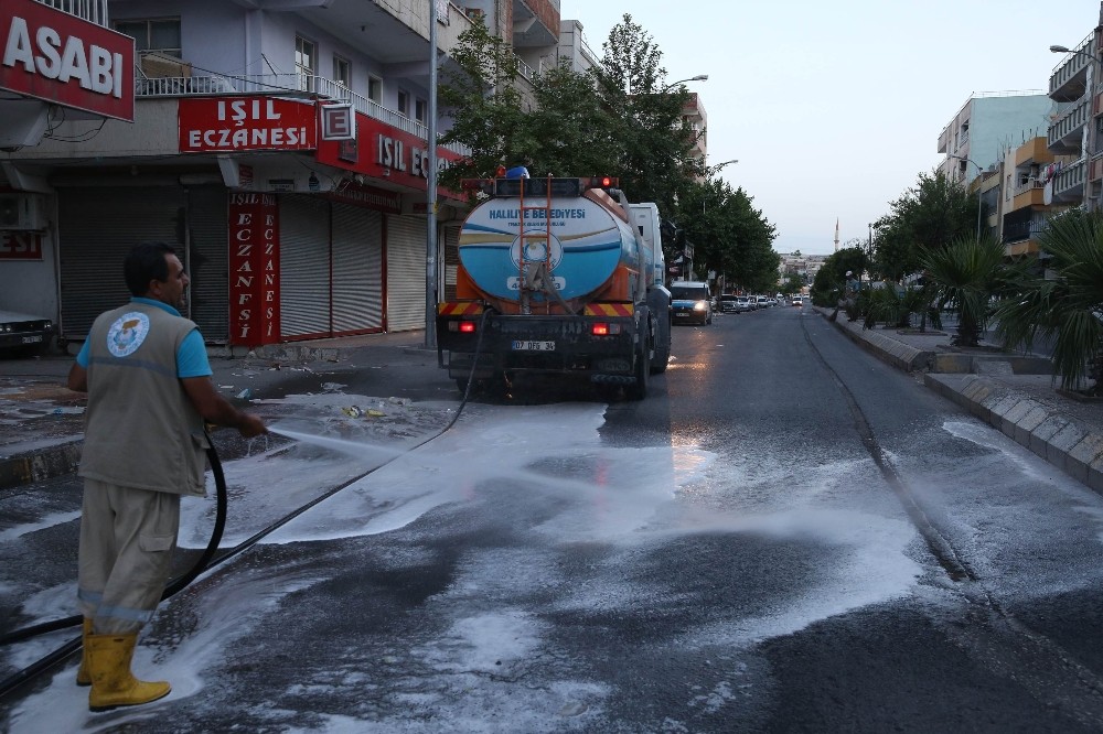 Haliliye‘de yoğun ilaçlama ve temizlik çalışması 