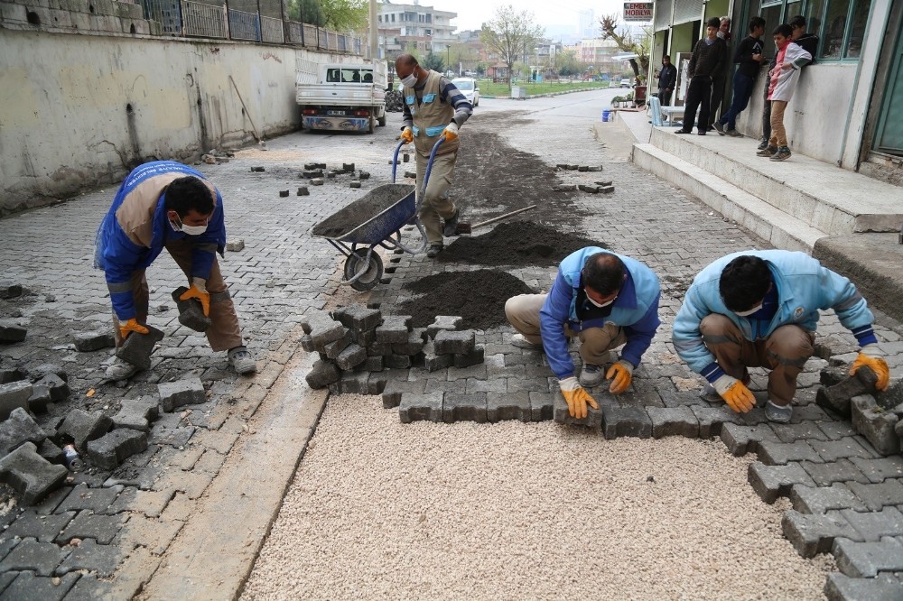 Haliliye’de yol yapım atağı 