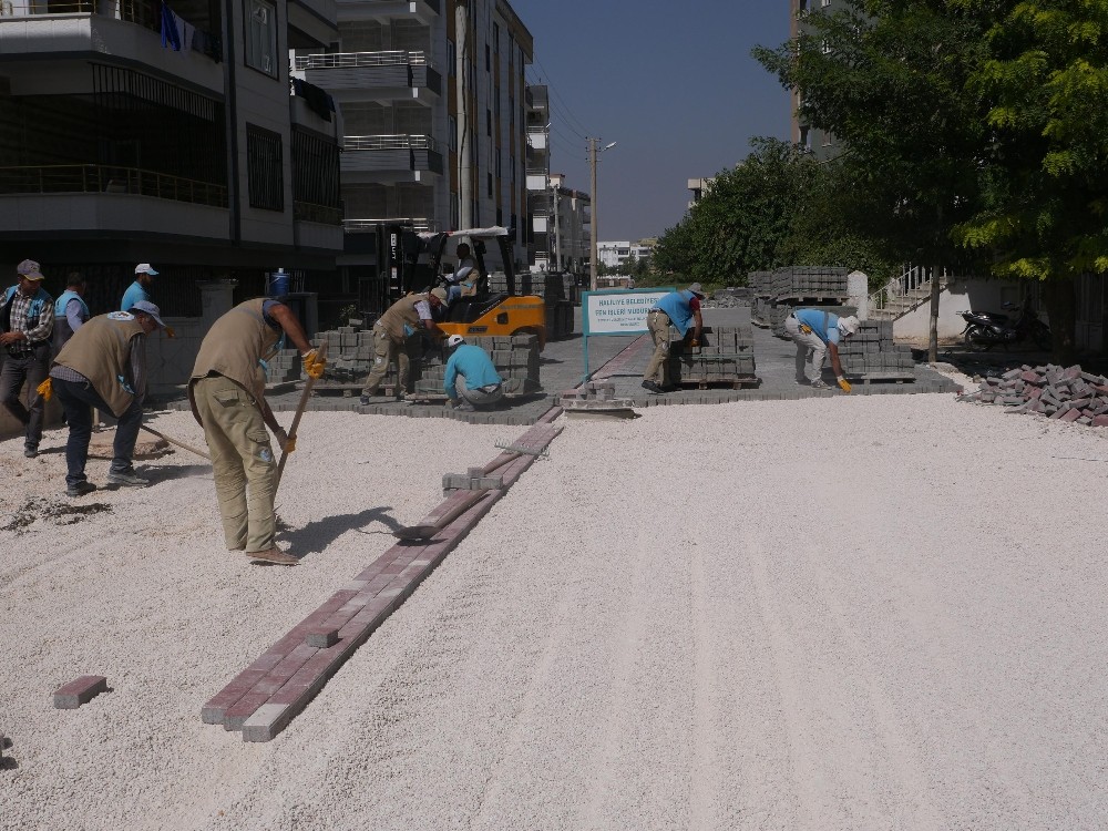 Haliliye’de yol yenileme çalışmaları sürüyor 