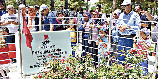 Halisdemir’in kabrine ziyaretçi akını