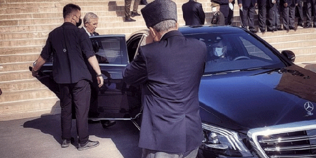 “Halk adamı” Mansur minibüse binerken görüntülendi!..