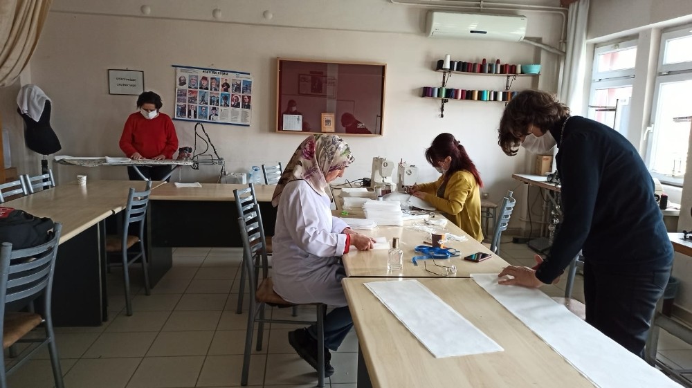 Halk Eğitim Merkezi sağlıkçılar için çalışıyor 