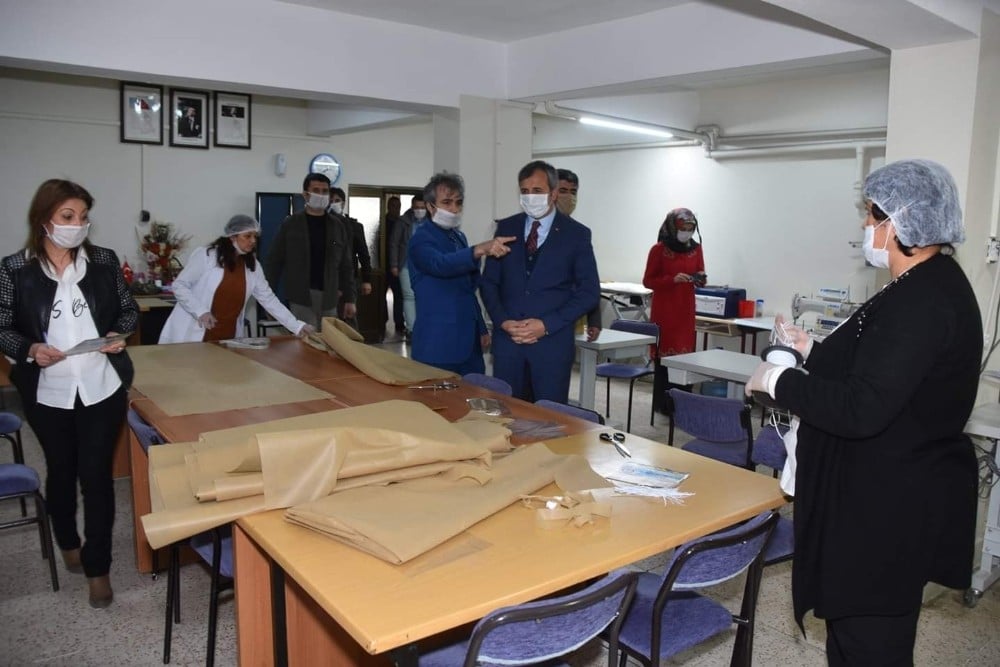 Halk Eğitim Merkezleri günde 7 bin maske üretiyor 