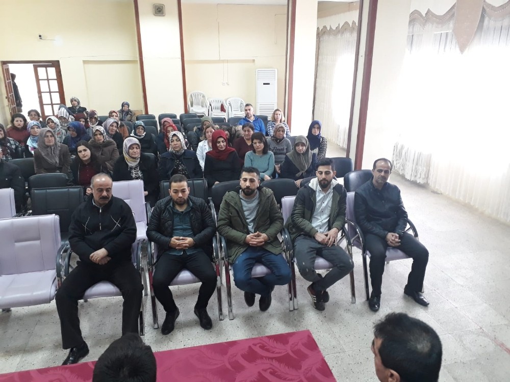 Halk eğitimde kursiyerlere fotoğrafçılık mesleği anlatıldı 