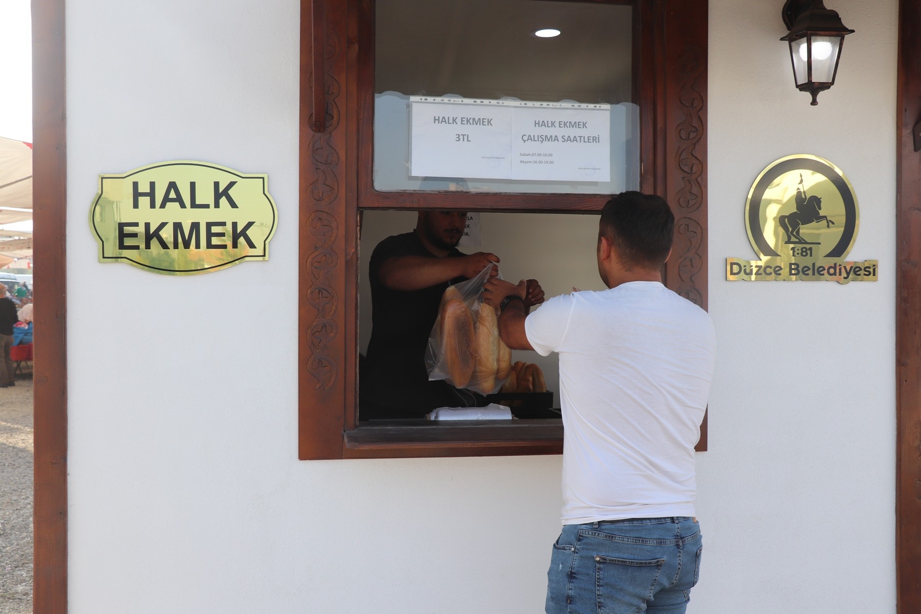 Halk ekmek satışları başladı