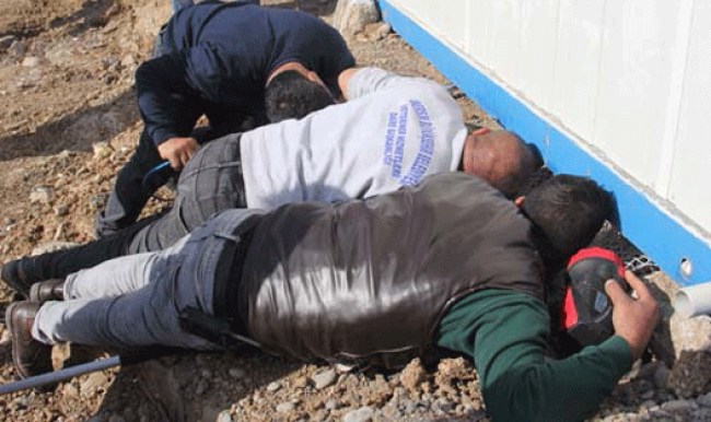 Halk ihbar etti! Hemen yere yattılar