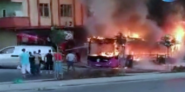 İstanbul'da halk otobüsü bir anda alev topuna döndü