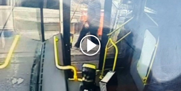Halk otobüsü durağa daldı